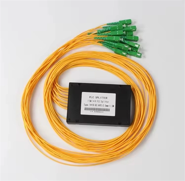 Protective sleeve for fiber optic cable splicing