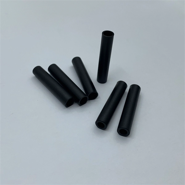 Can cables be connected inside a cable tray 